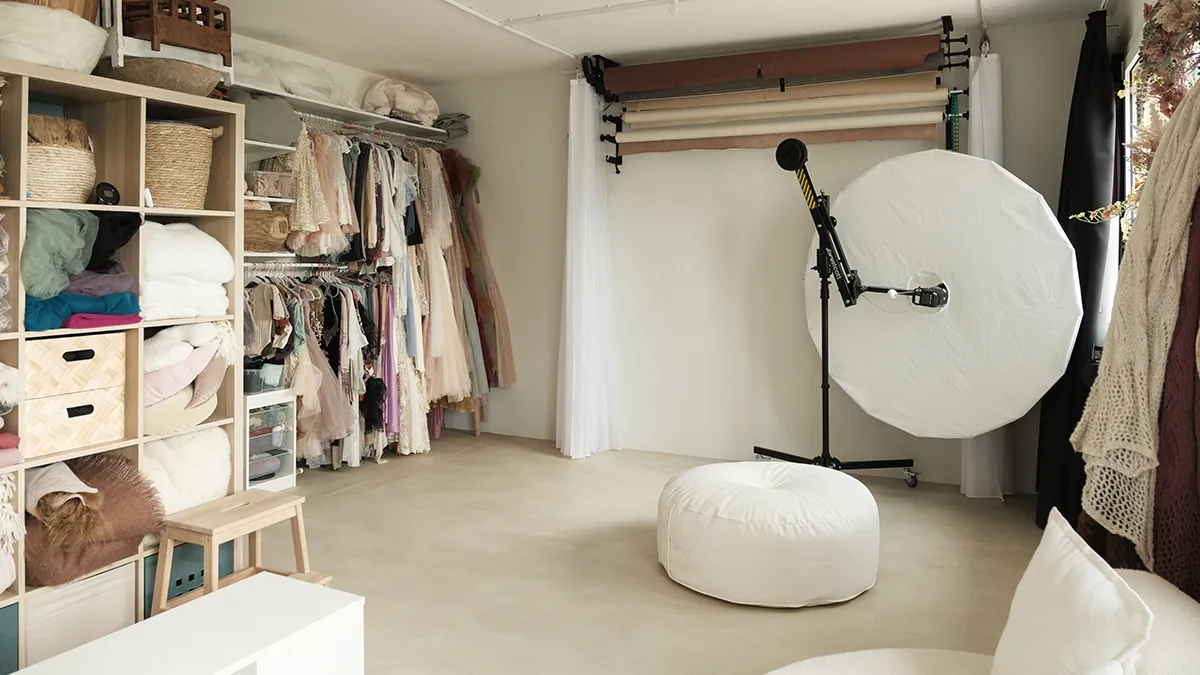 Studio photo de Vanessa Bureau à Dijon, décoré avec douceur pour les séances grossesse, naissance, bébé et famille